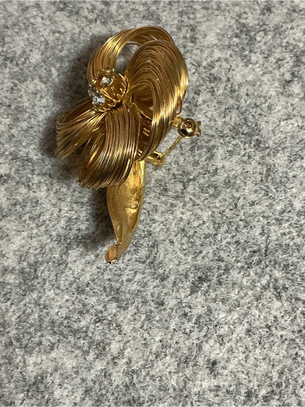 Vintage Gold Floral Brooch with Clear Crystal Accents - Picture 3 of 5